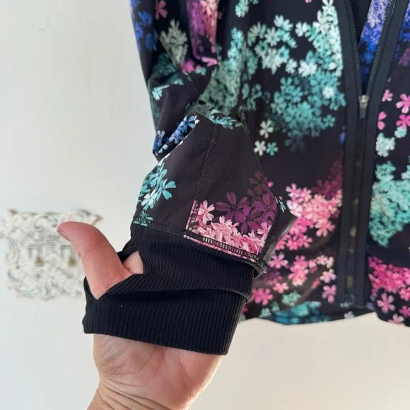 Lululemon Run Bandit Hooded Jacket Black Multicolor Floral Petal Pop 4 - Picture 9 of 12